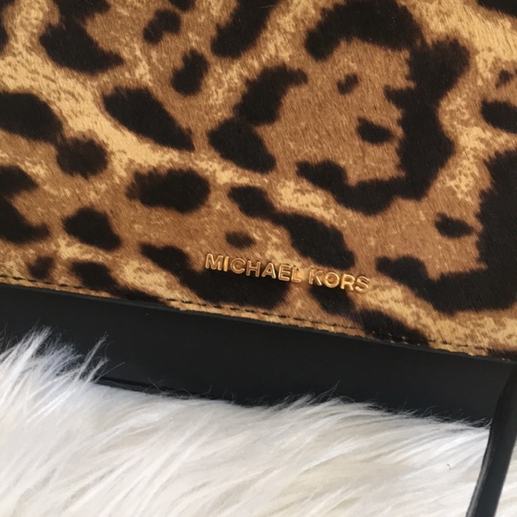 Micheal Kors small crossbosy - Picture 2 of 7